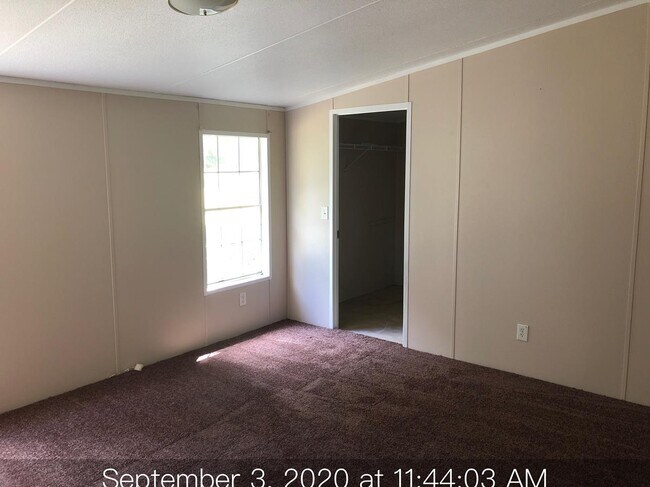 Building Photo - 106 Charter Ct