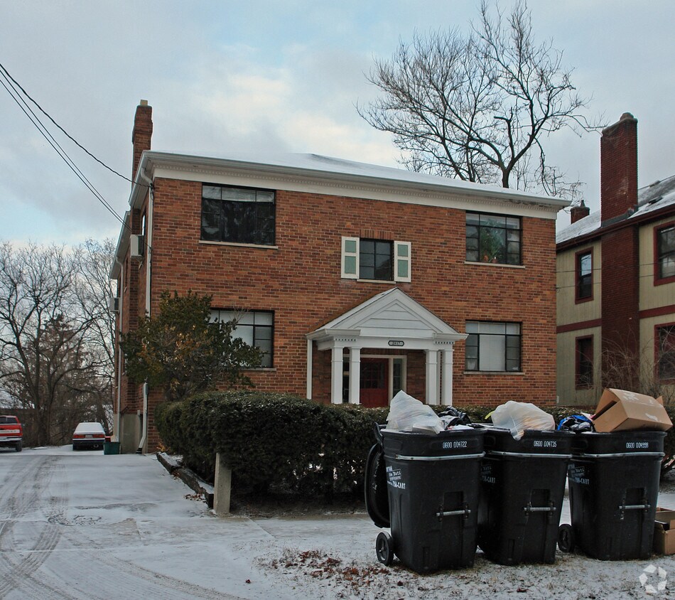 Building Photo - 2817 Stratford Ave