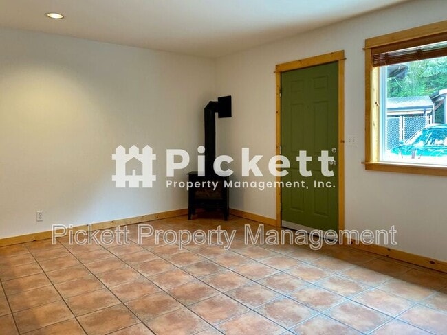 Building Photo - 4673 NW Walgren Dr