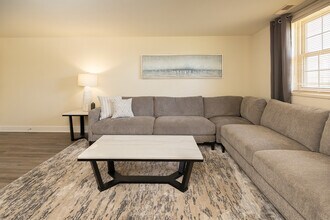 Building Photo - Hyde Park Apartments