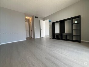Building Photo - 1301 NE Miami Gardens Dr