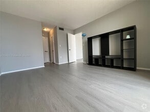 Building Photo - 1301 NE Miami Gardens Dr