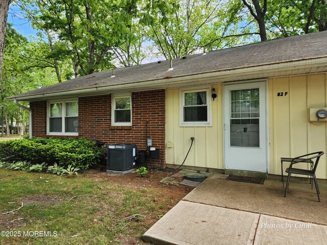 Foto del edificio - 82F Dorchester Dr