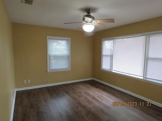 Building Photo - 203 S Ave A