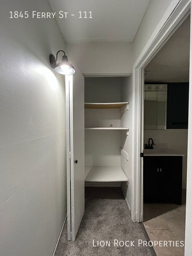 Foto del edificio - Charming 1-Bedroom Flat in Anoka - Live in...