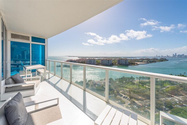 Foto del edificio - 100 South Pointe Dr