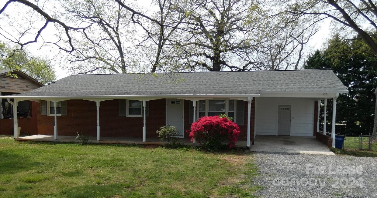 Primary Photo - 204 Lindsey St