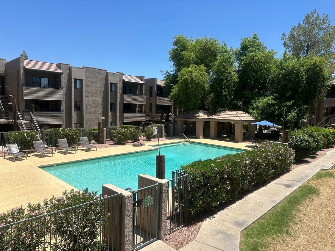 Foto principal - 2 Bed 2 Bath Condo in Old Town Scottsdale