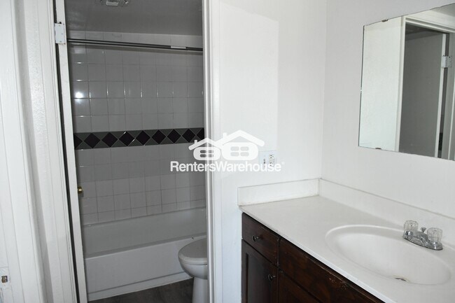 Foto del edificio - 1733 E Cambridge Ave