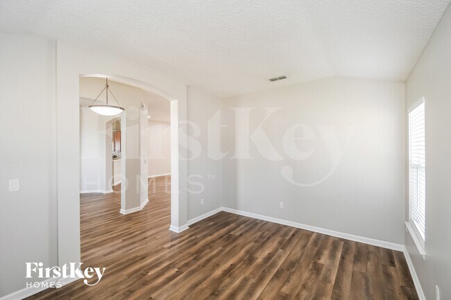 Foto del edificio - 2402 Bentshire Dr