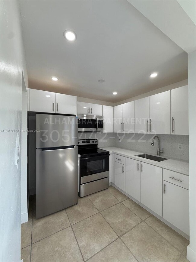 Building Photo - 3100 W Flagler St