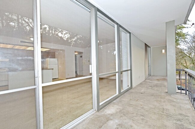 Foto del edificio - 667 McVey Ave