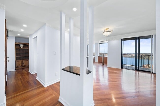 Building Photo - 200 Winston Dr