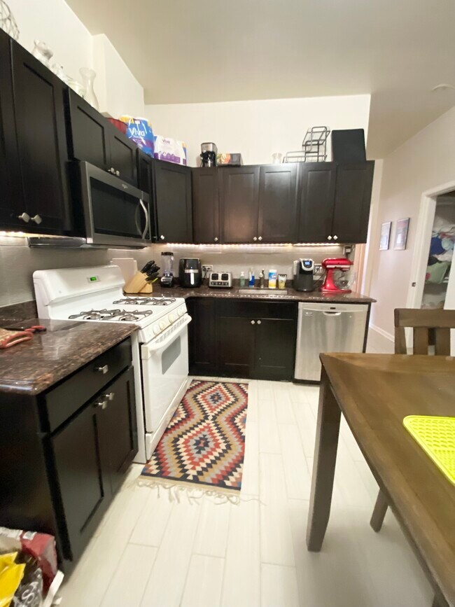 Foto del edificio - 2645 W Haddon Ave