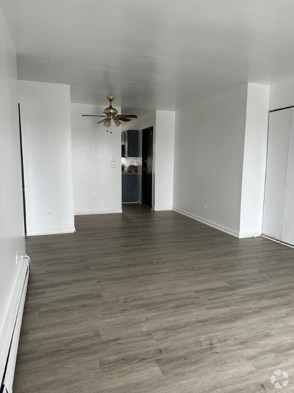 High Ridge Knolls Apartments for Rent with Hardwood Floors Des