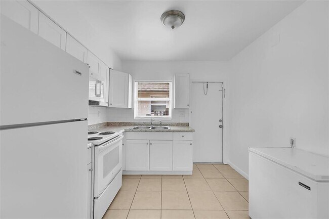 Foto del edificio - 1218 NW 6th Ave
