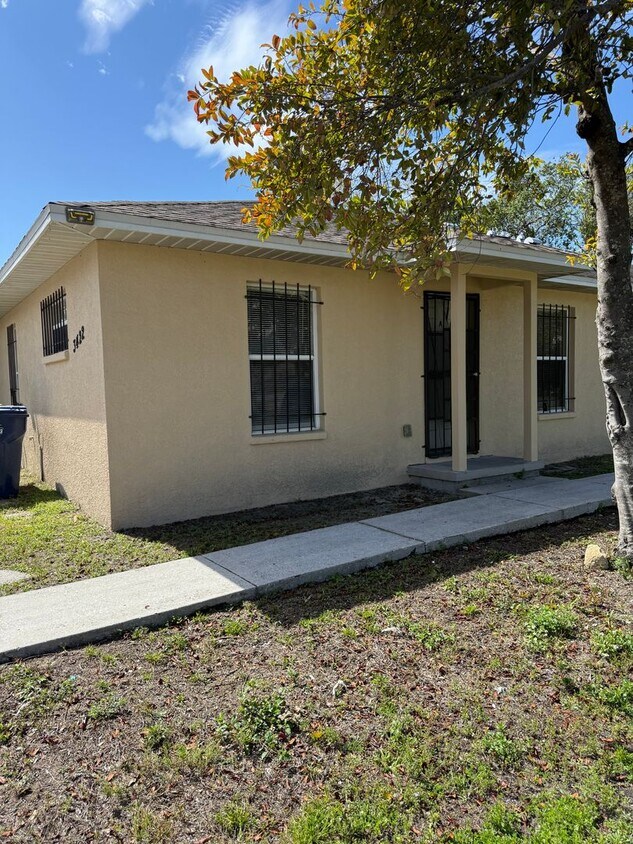 Foto principal - 3 Bed / 1 Bath Unit Available for Rent!