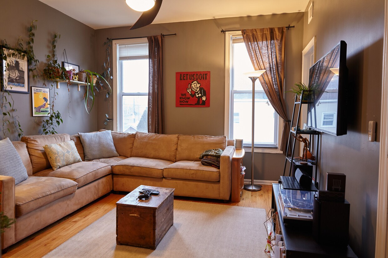 Living Room - 2053 N Lawndale Ave