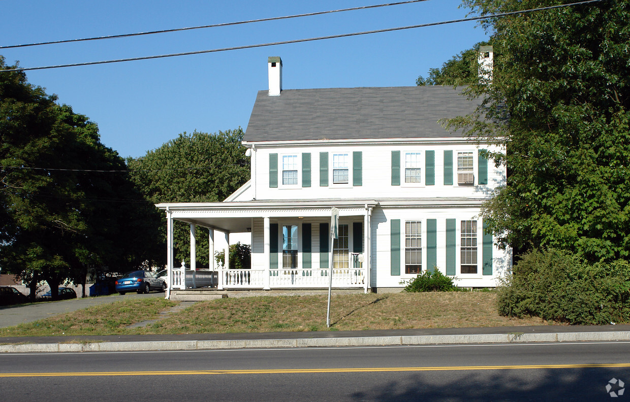 Building Photo - 937 Main St