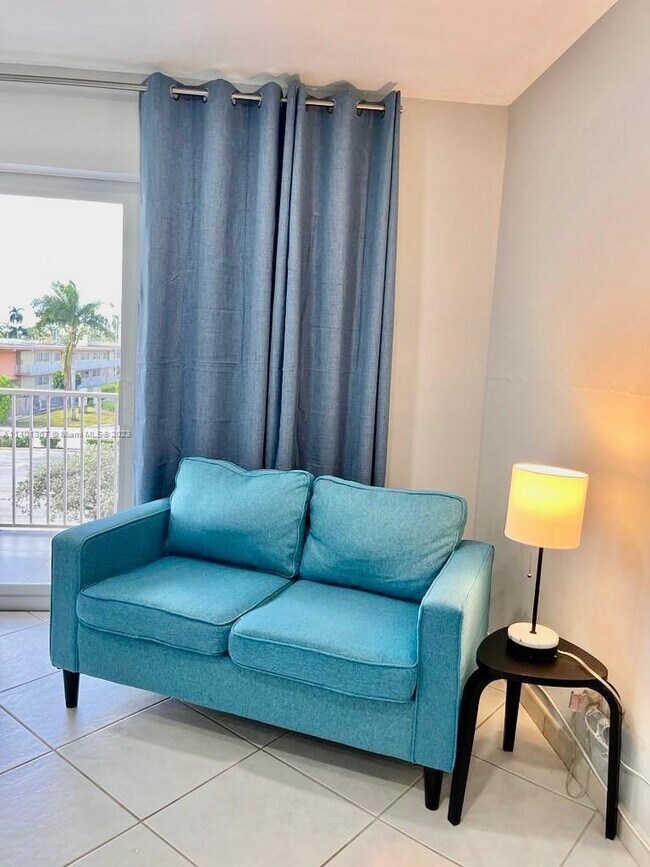 Foto del edificio - 2200 E Hallandale Beach Blvd
