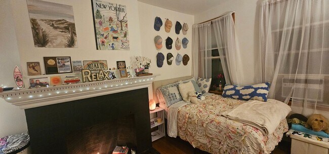 Building Photo - Elegant 5bed/2 Bath Perfect For Boston University Students! Near B and C Lines