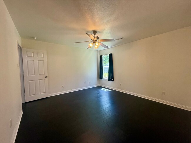 Foto del edificio - 1113 Meadows Edge Dr