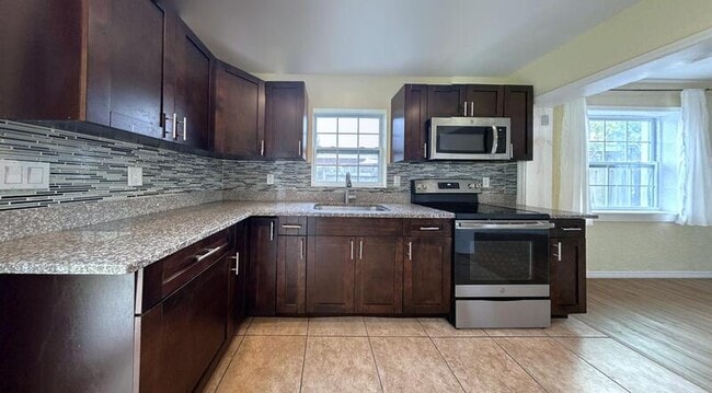 Foto del edificio - 4041 67th Ave N