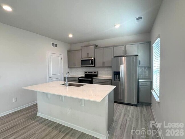 Foto del edificio - 7898 Old Brk Rd