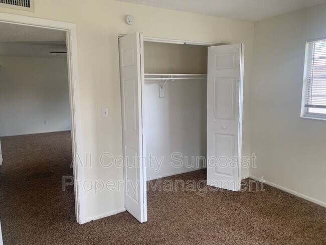 Foto del edificio - 471 76th Ave N