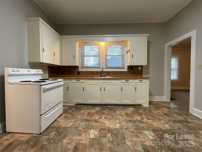 Foto del edificio - 607 Forest Ave