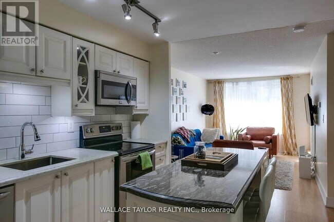 Building Photo - 20 Blue Jays Way