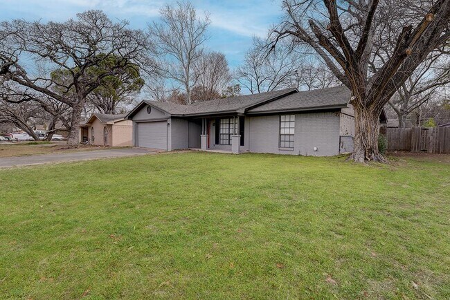 Building Photo - 2705 Warren Lane
