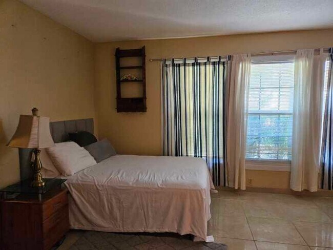 Foto del edificio - 3624 Ave De Gien