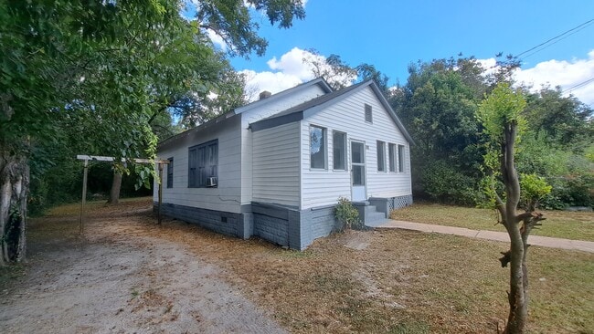 Building Photo - 389 Quick St