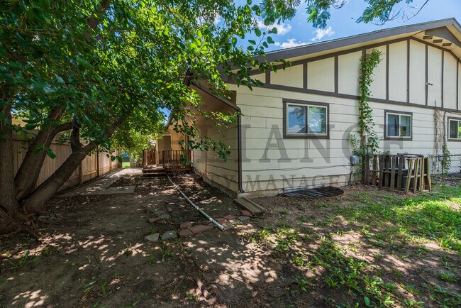 Foto del edificio - 2202 S White Oak Dr