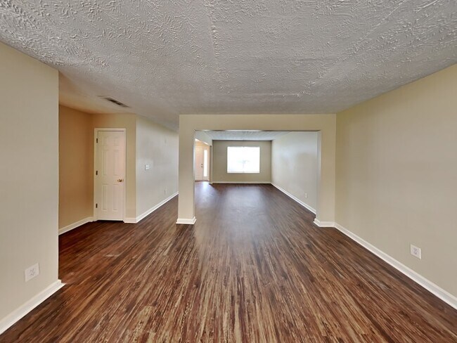 Foto del edificio - One Month Free! Charming 4 Bedroom Home lo...