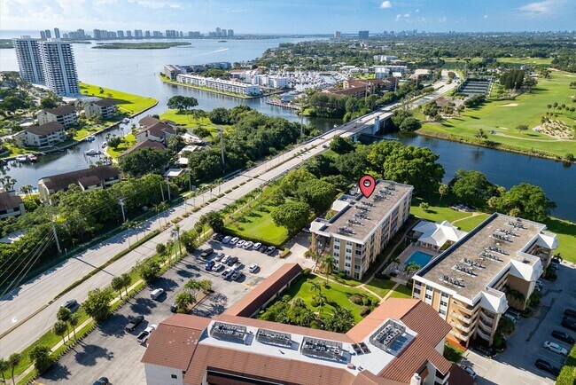 Foto del edificio - 304 Golfview Rd