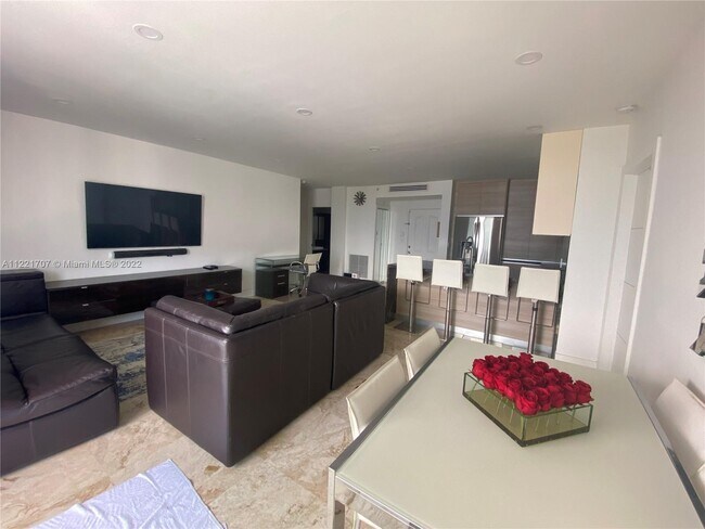 Foto del edificio - 5077 NW 7th St