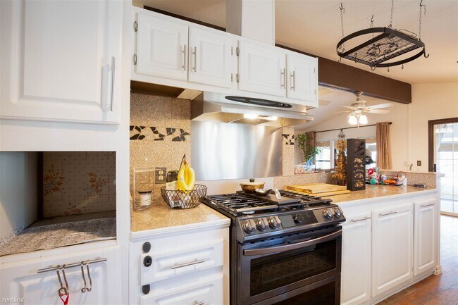 Foto del edificio - 3 br, 2 bath House - 25991 Surrey Road