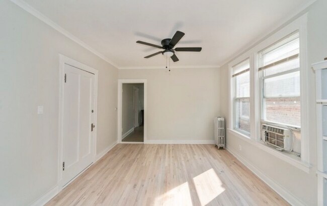 Building Photo - 4143 N McVicker Ave