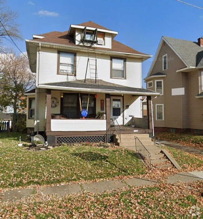 Building Photo - 1522 Woodland Ave NW