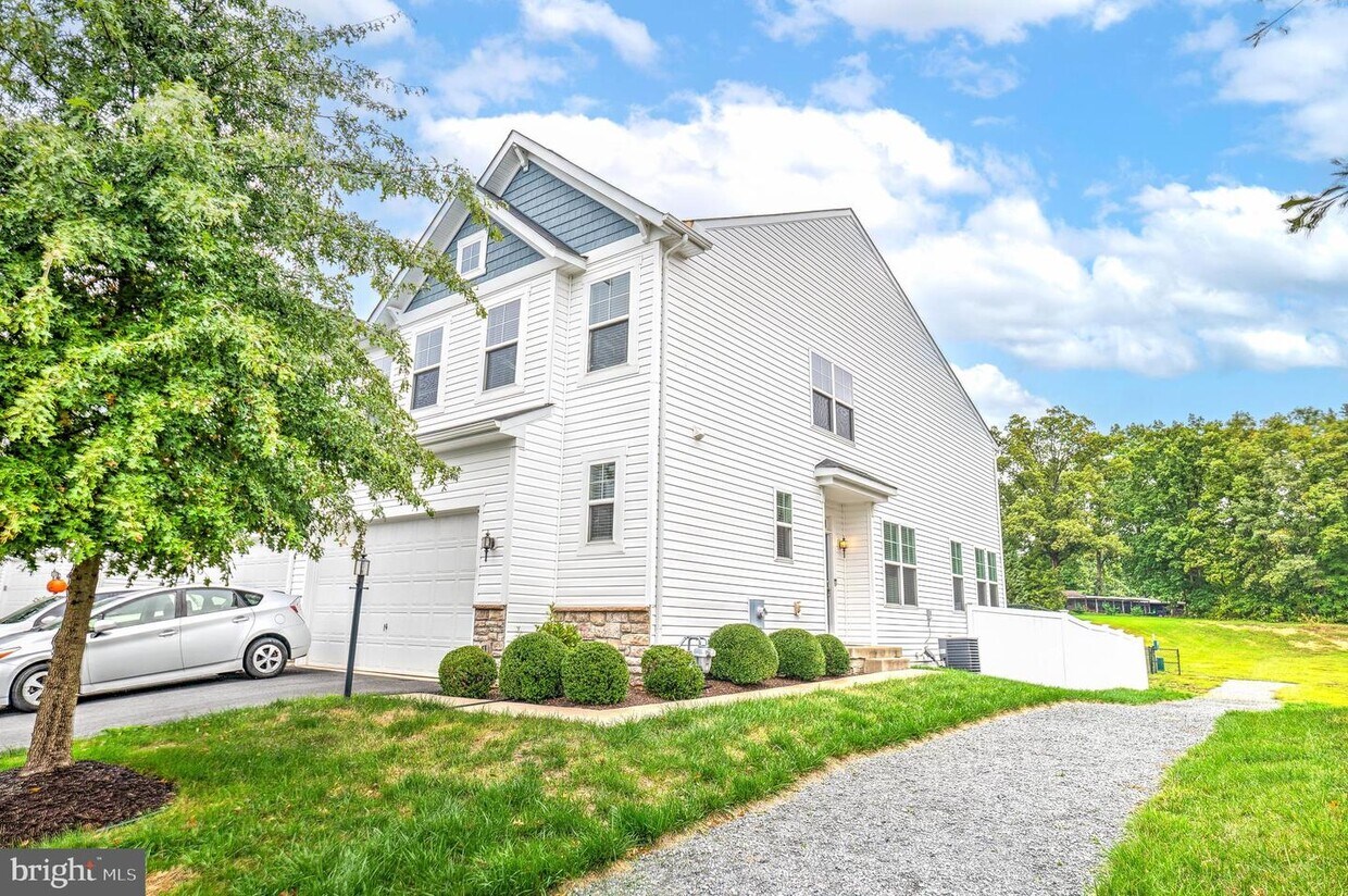 Primary Photo - 23 Wellspring Dr