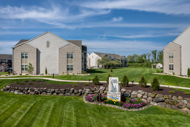 Foto del edificio - Lake Pointe Apartments