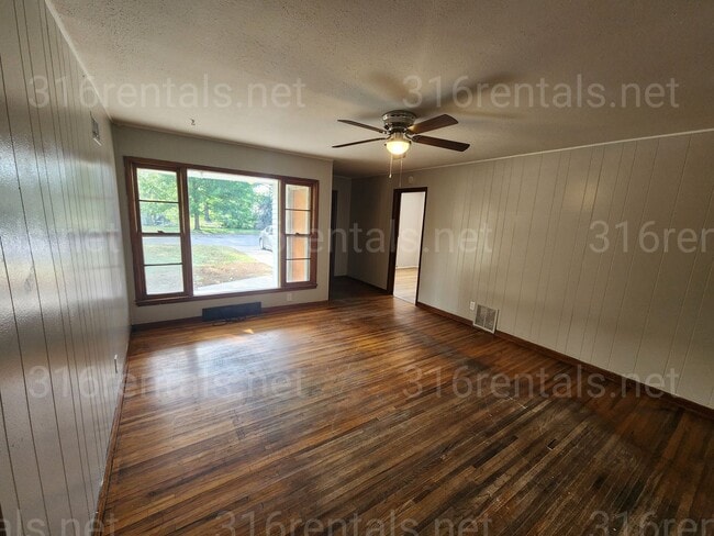 Foto del edificio - $995 - 3 bedroom / 1 bathroom - Single Fam...