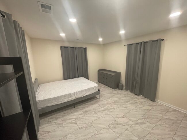 Foto del edificio - 9412 52nd Ave
