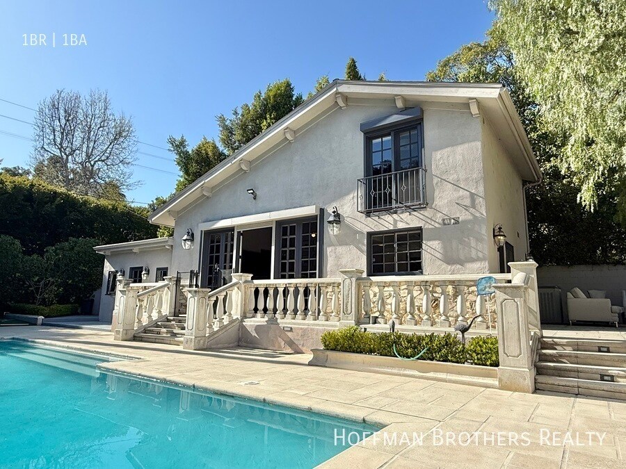 Foto principal - 927 N Rexford Dr