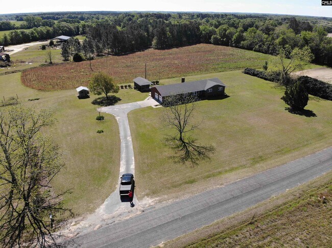 Foto del edificio - 137 Horses Neck Rd