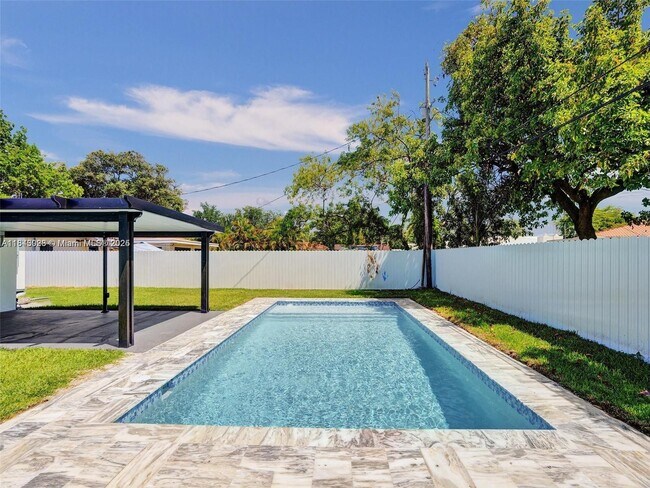Foto del edificio - 11011 NE 9th Ct