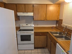 Building Photo - 900 Ticonderoga Dr
