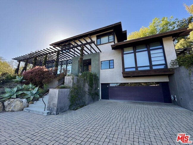 Building Photo - 401 Nicholas Ln